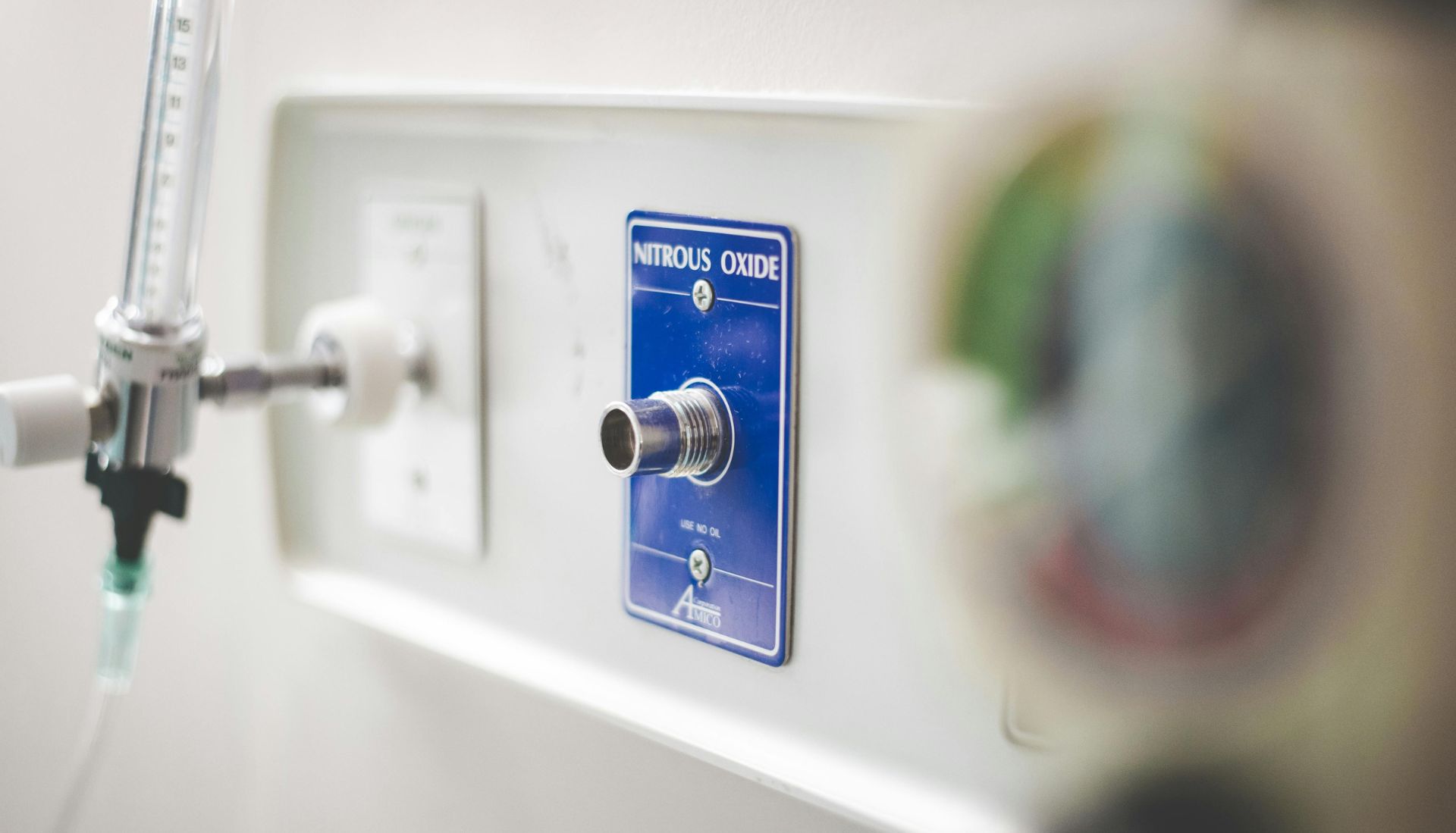 Join the Nix the Nitrous/Pas de protoxyde Movement in Canadian Hospitals